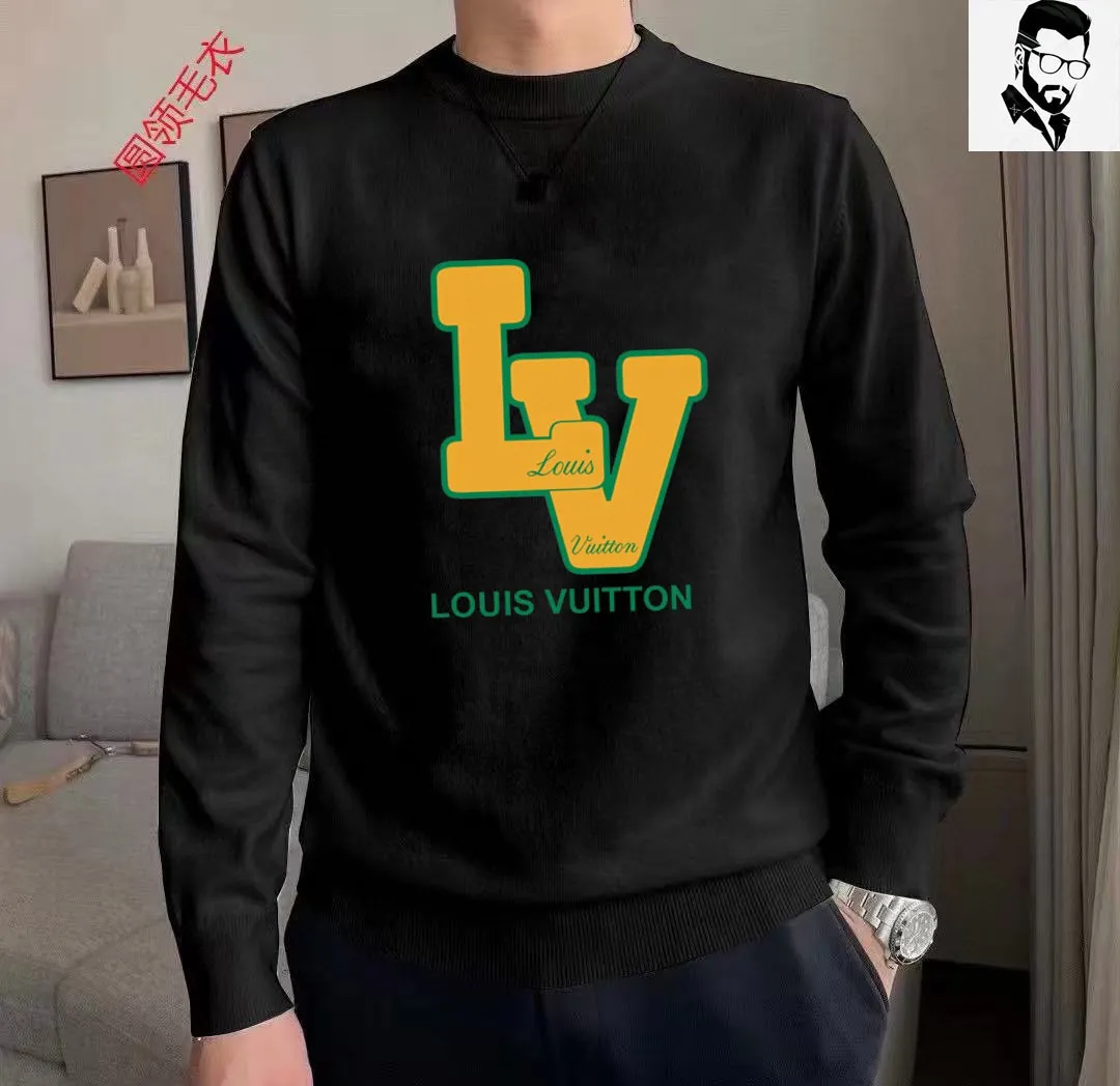 🅿️240 【LV Louis Vuitton】Autumn and winter classic round neck pullover sweater, in full condition! ! ! Wool blended fabric, the latest model in 2025, golden ratio! ! Slim-fitting soft gold, versatile and practical item, the combination and practicality are extremely powerful, simple and elegant, and classy! To create your own style, it is highly recommended to buy it in two colors. The standard slim fit tailoring process is suitable for both young and old men. It is knitted from wool and will not cause any discomfort! While keeping warm, it is stylish, textured and wearable, and the classic logo with contrasting colors on the chest feels in place! ! Recommended for regular customers! ! Size M-3XL (maximum wear: 190 pounds)